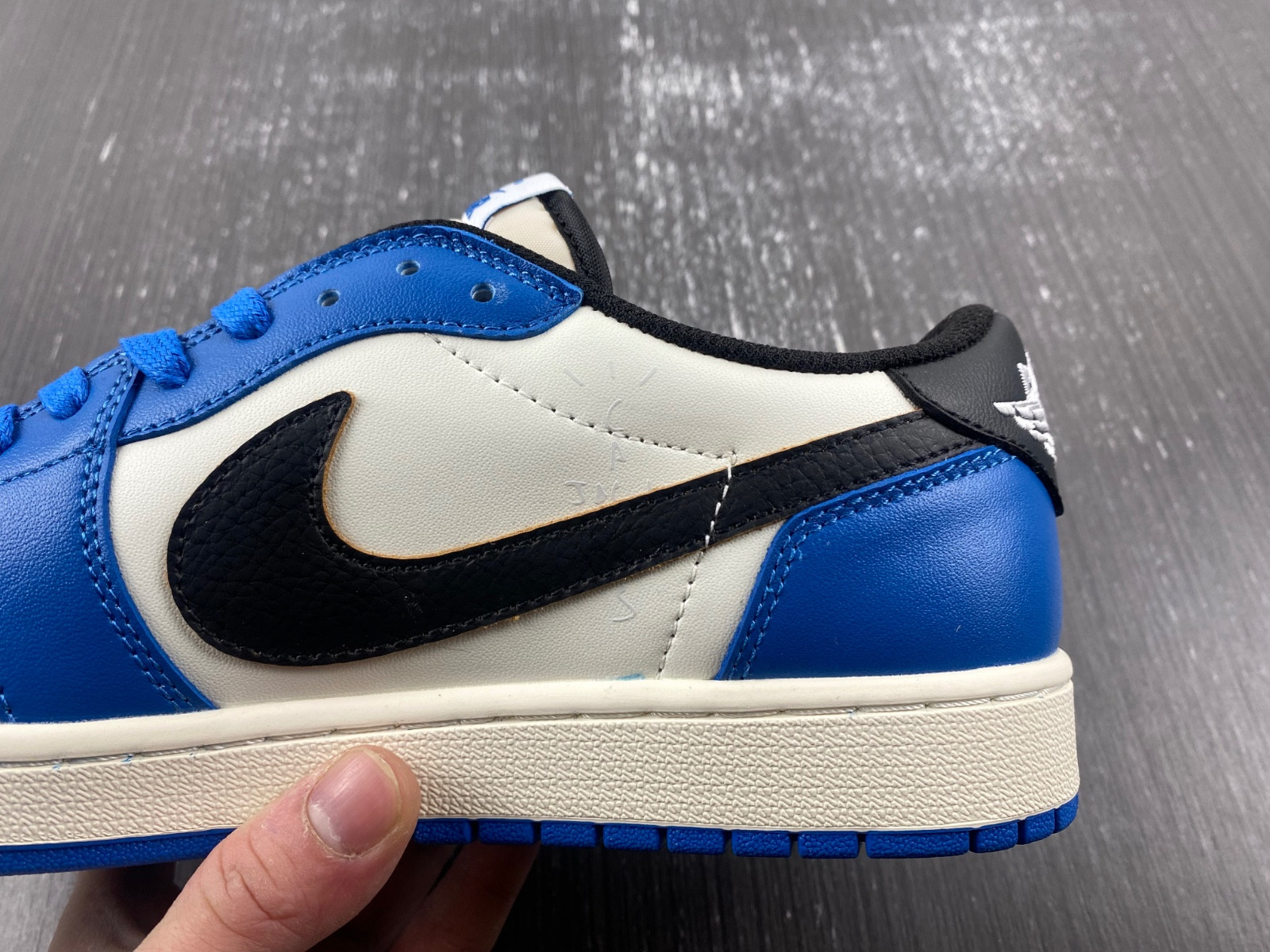 Travis Scott x Air Jordan 1 Low x Fragment DM7866-888