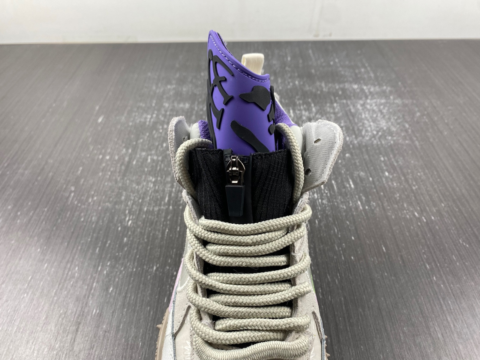 Off-White c/o Virgil Abloh