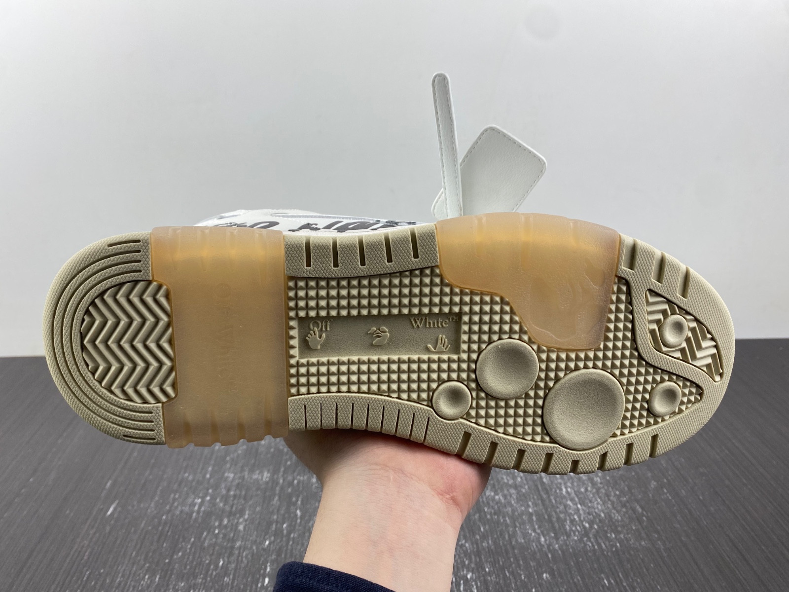 Off-White c/o Virgil Abloh