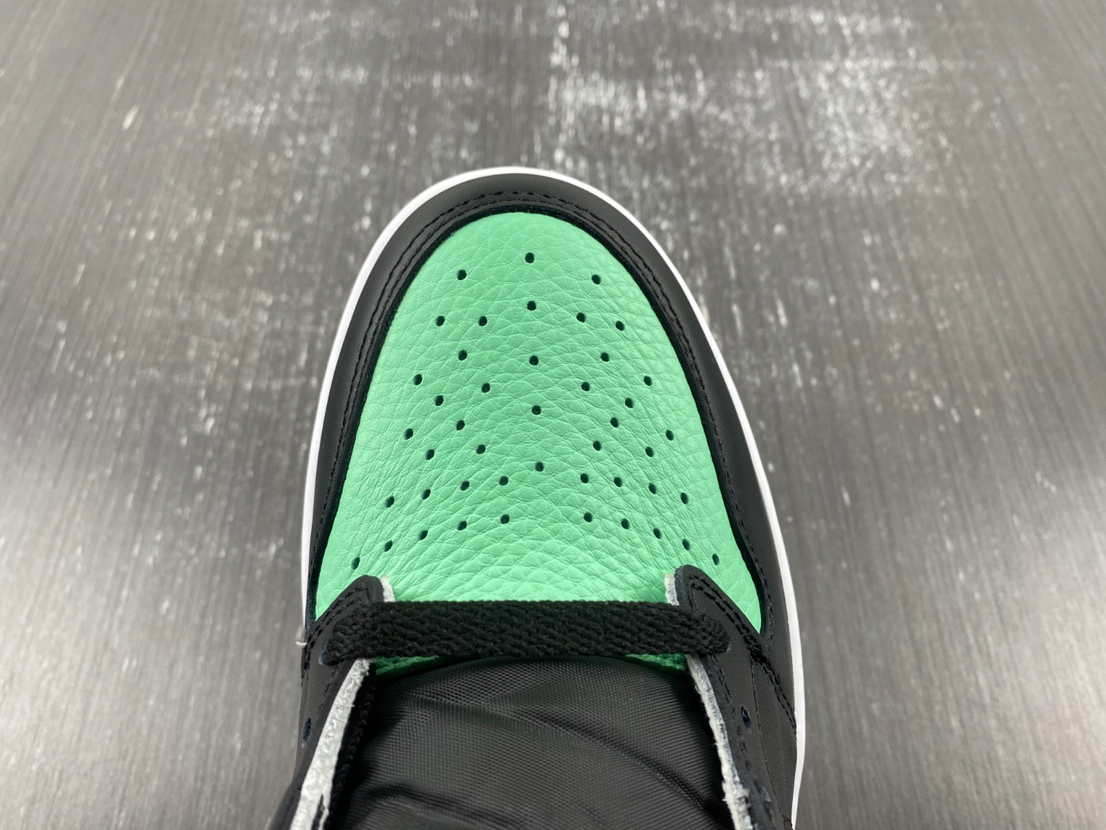 Air Jordan 1 High OG Green Glow DZ5485-130