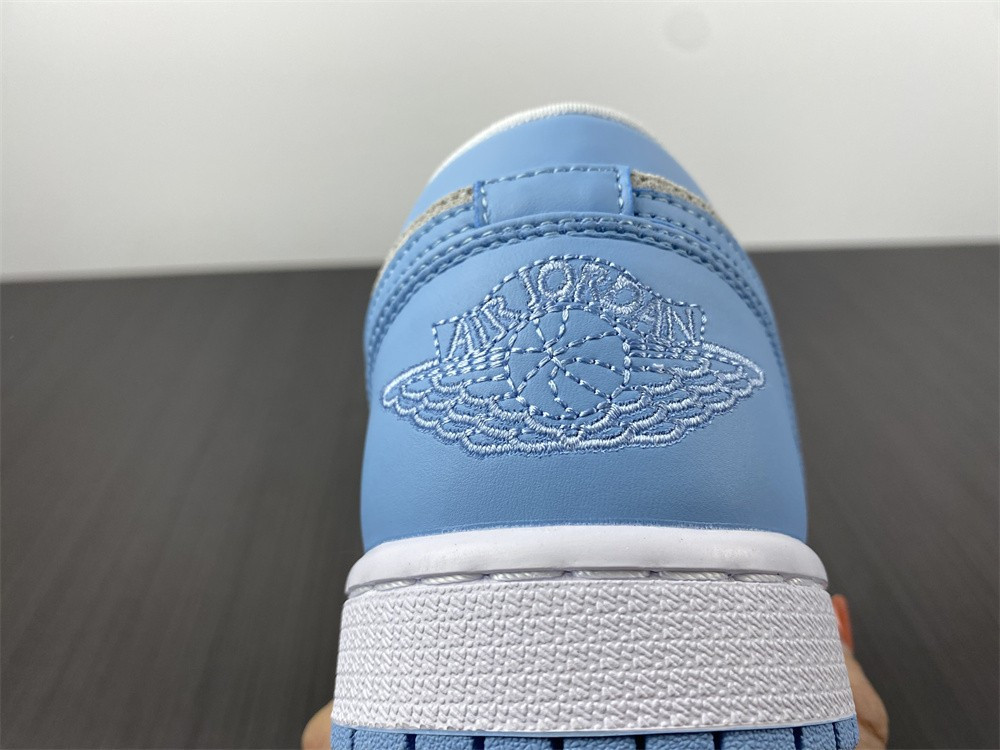 Air Jordan 1 Low "University Blue" DC0774-050