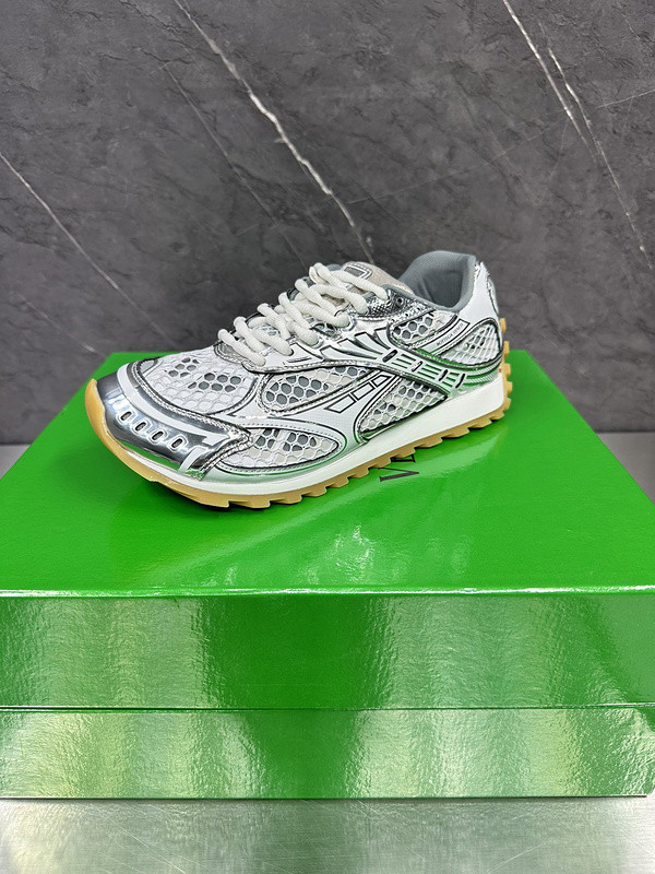 Bo*te*ga ve*ne*ta orbit low top lace up sneaker in silver & white