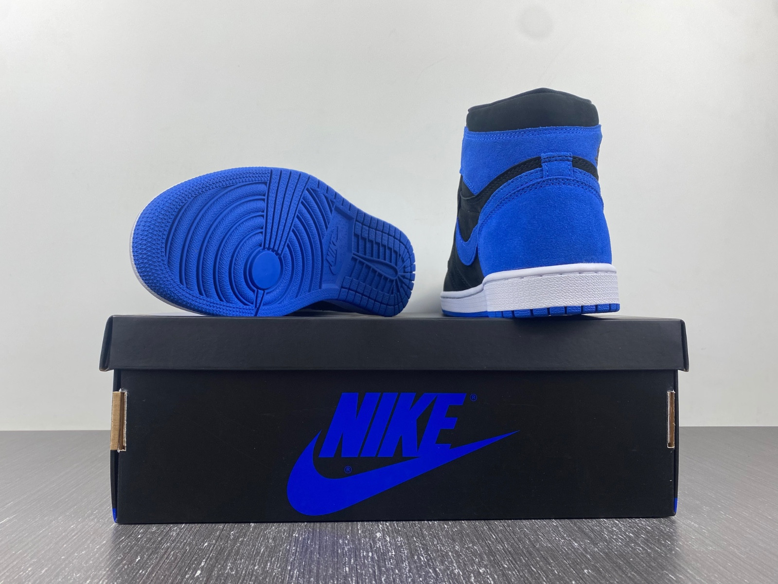 Air Jordan 1 Royal Suede DZ5485-042