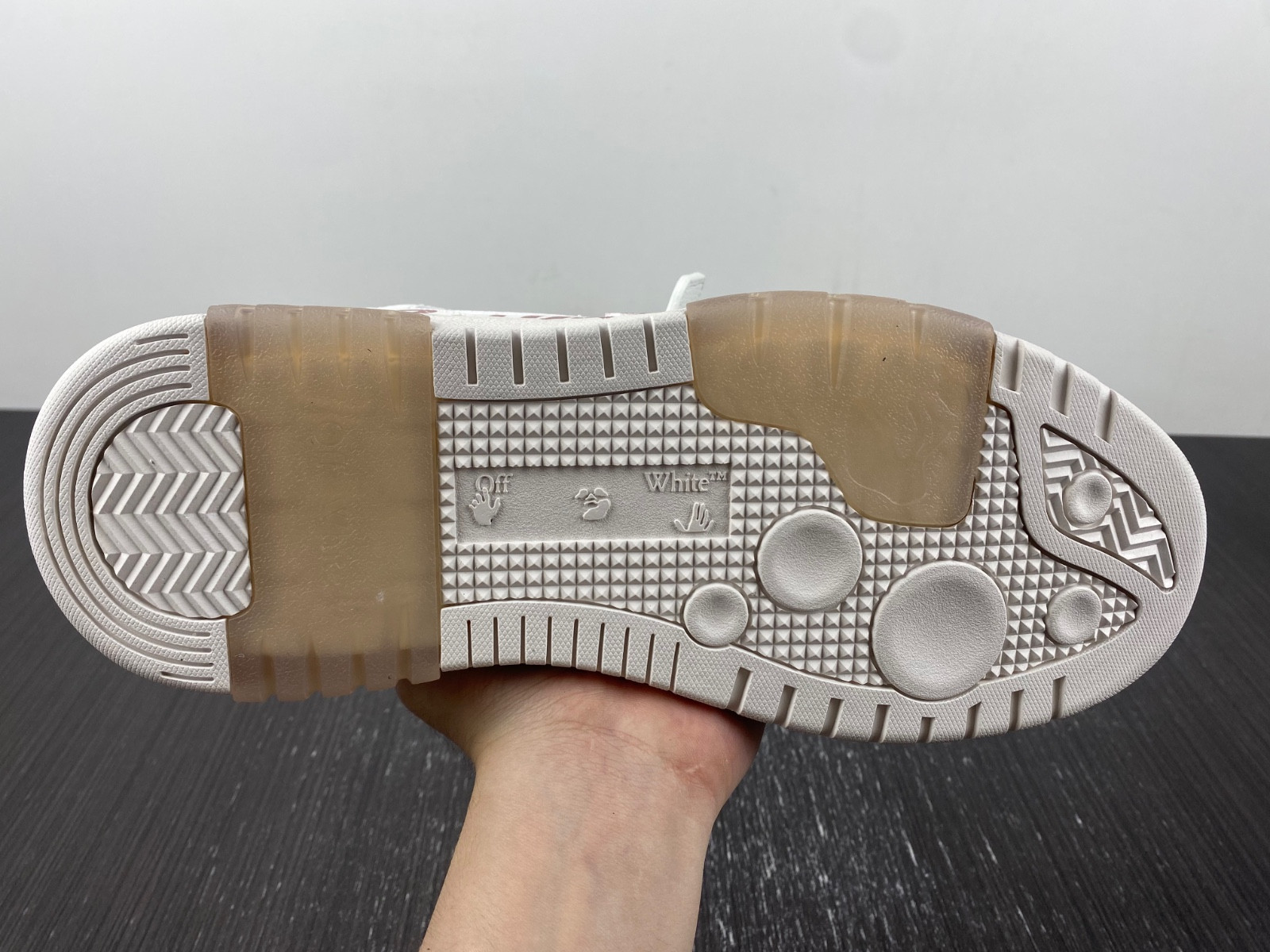 Off-White c/o Virgil Abloh