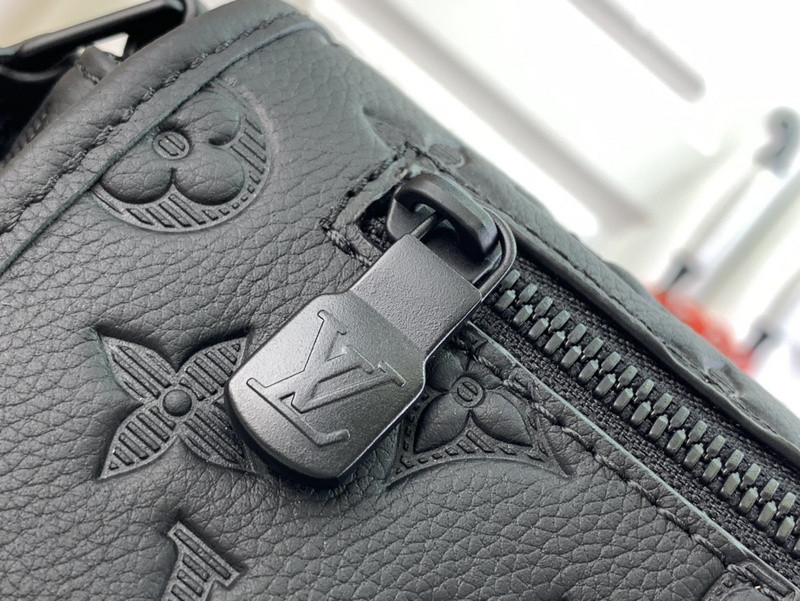 Louis Vuitton messenger