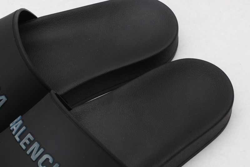 Ba*len*cia*ga black slides