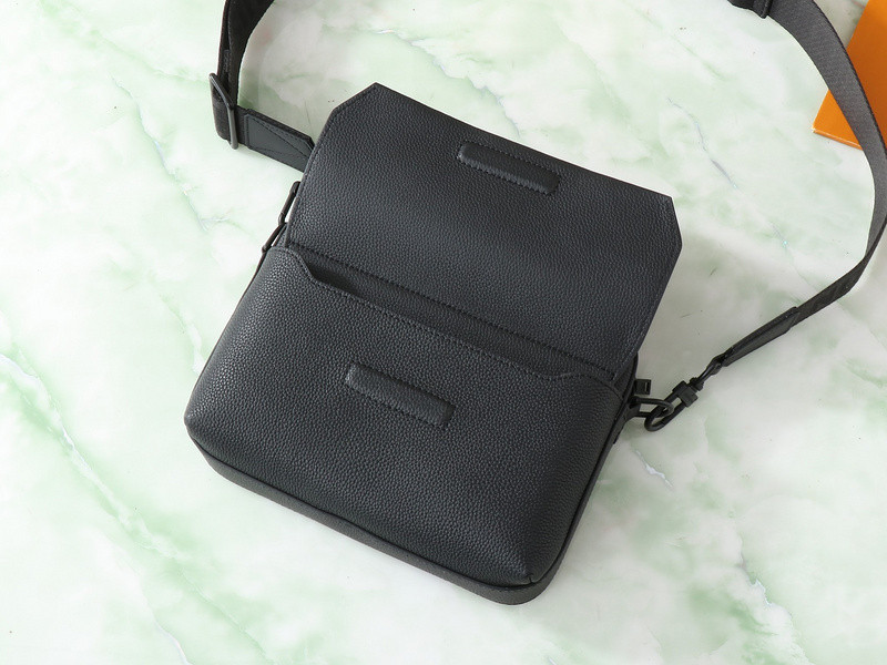 Louis Vuitton Trio Jm messenger