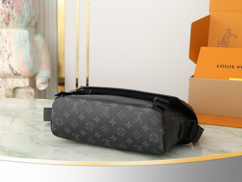 Louis Vuitton Messenger Voyager PM G65