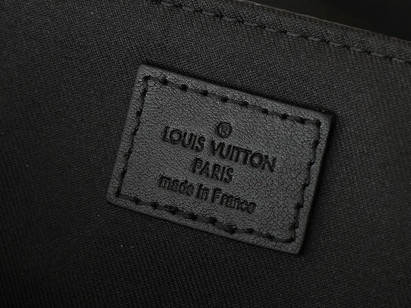 Louis Vuitton Messenger Voyager PM G65