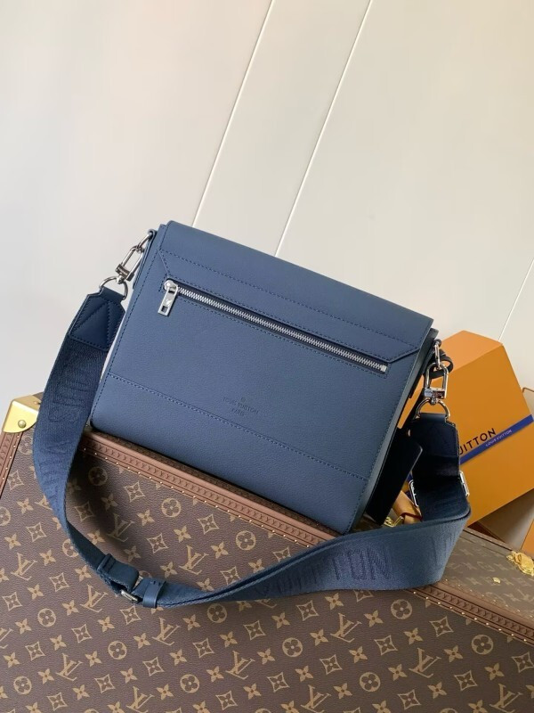 Louis Vuitton messenger