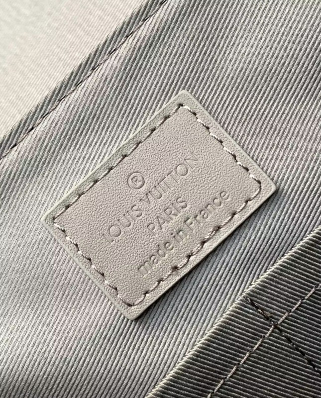 Louis Vuitton messenger