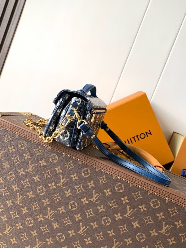 Louis Vuitton East West