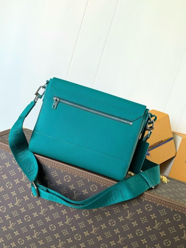 Louis Vuitton messenger