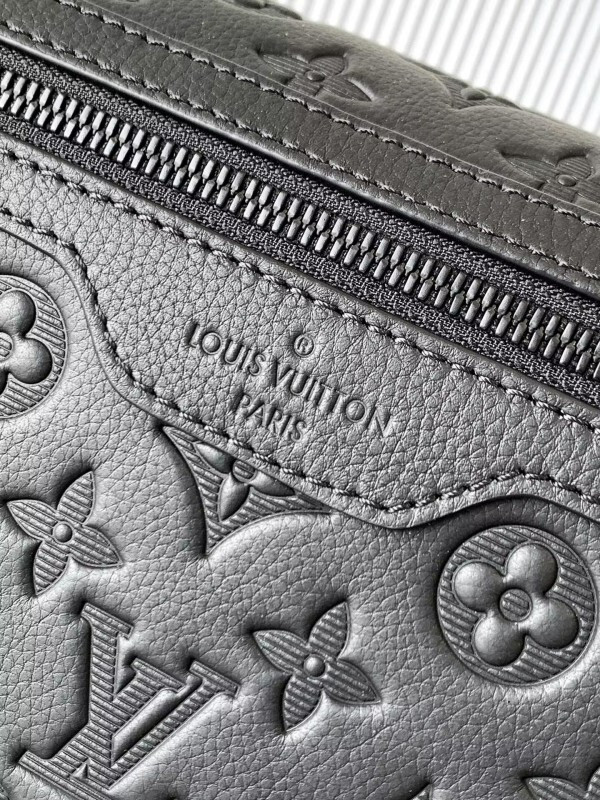 Louis Vuitton Messenger Voyager PM G65