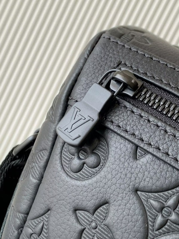 Louis Vuitton Messenger Voyager PM G65