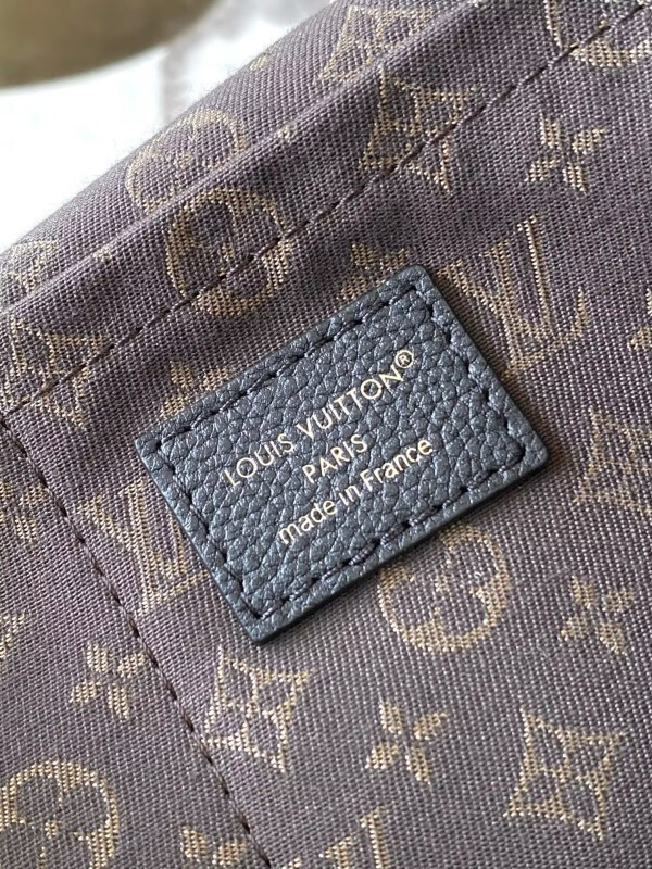 Louis Vuitton Express Travel