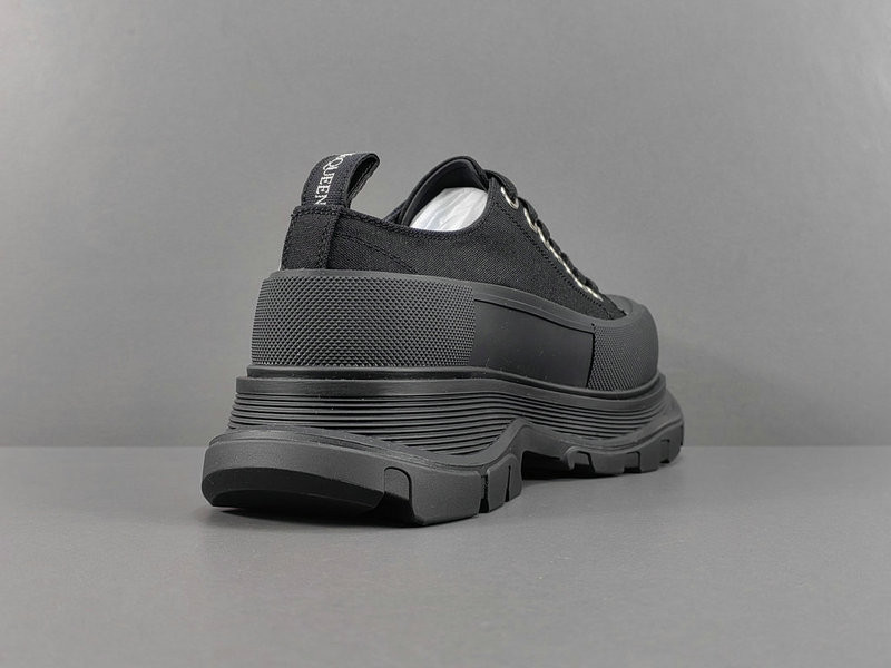 ALEXANDER MCQUEEN SNEAKER