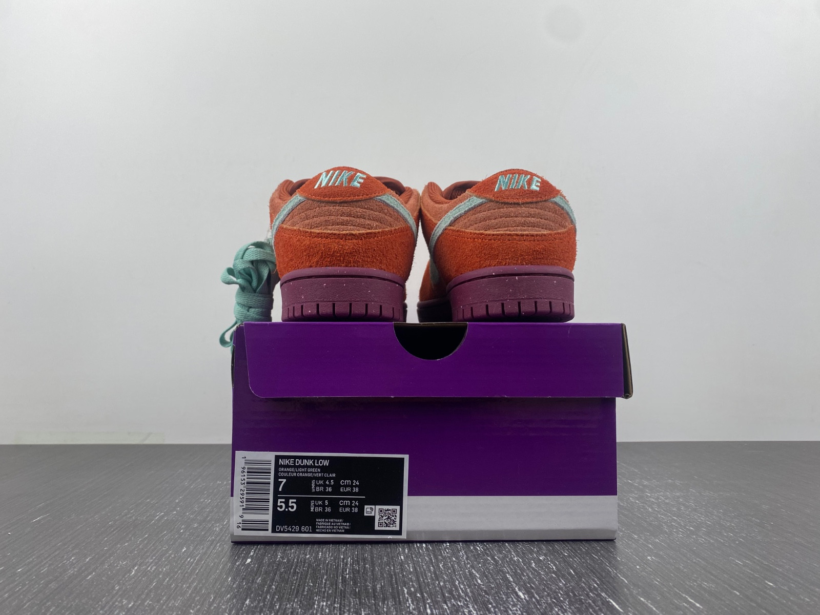 Nike SB Dunk Low "Mystic Red" DV5429-601