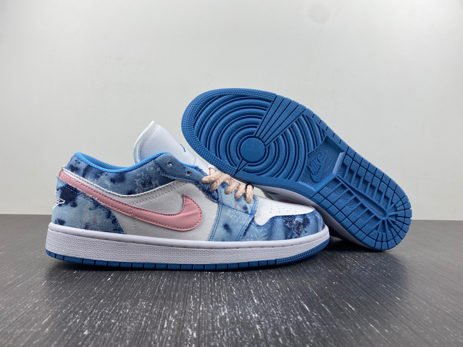 Jordan 1 Low Washed Denim (GS) DM8947-100