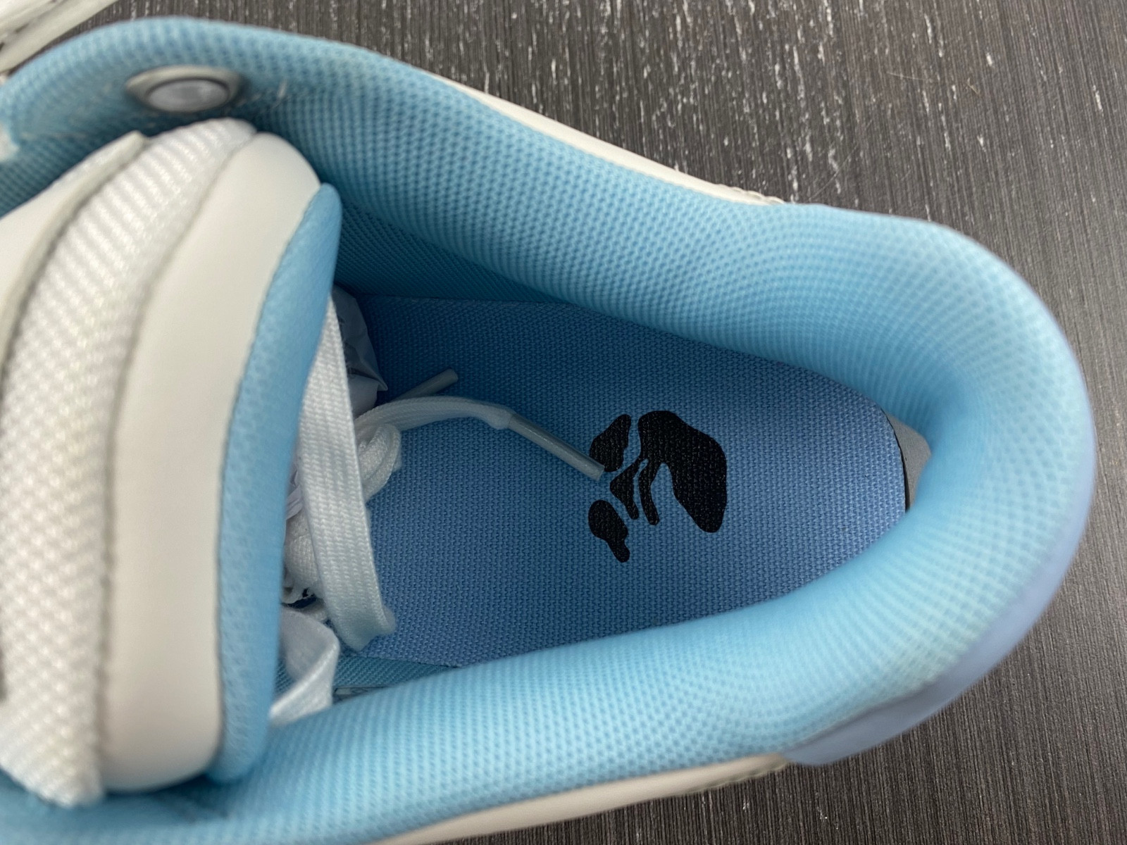 Off-White c/o Virgil Abloh