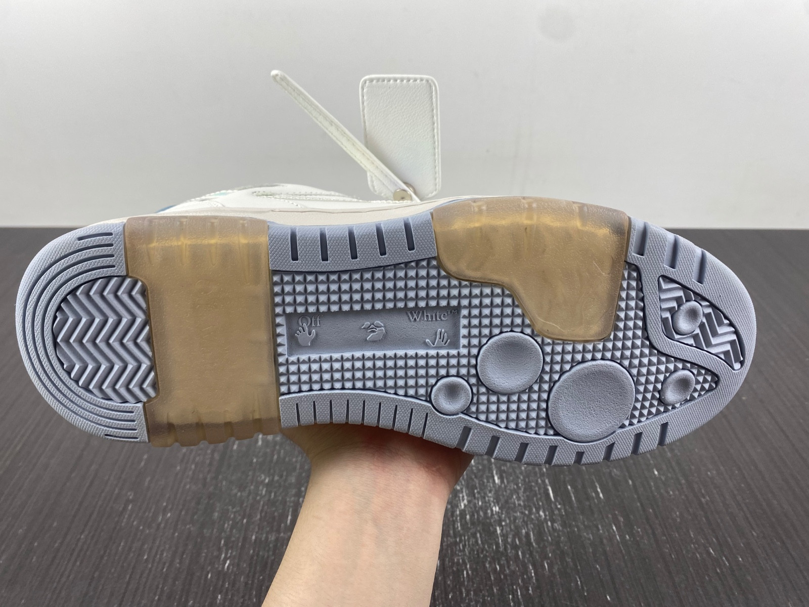 Off-White c/o Virgil Abloh