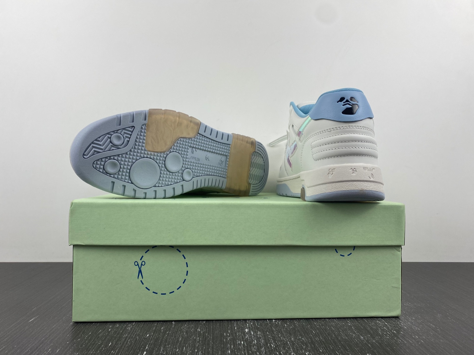 Off-White c/o Virgil Abloh