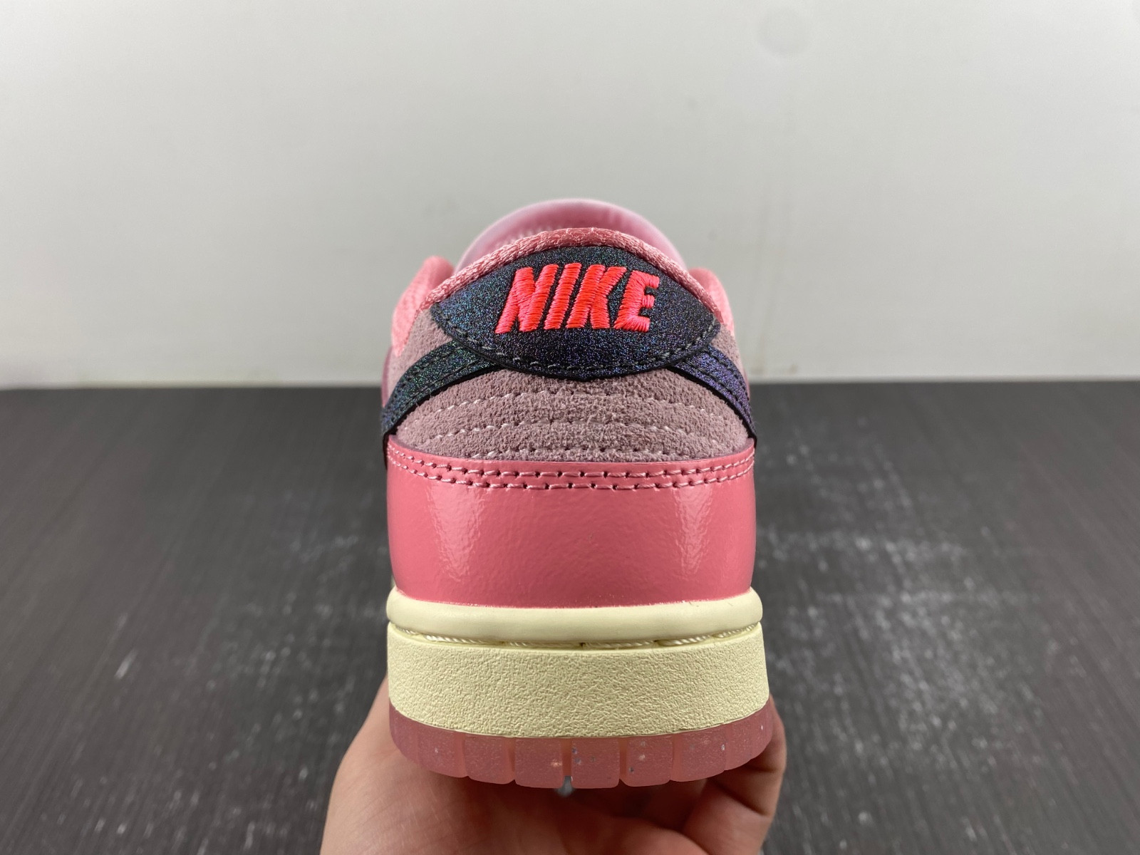 Nike Dunk Low "Barbie" FN8927-621