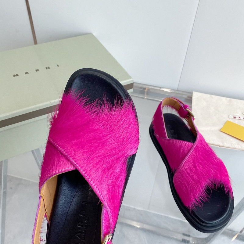 FUCHSIA LONG-HAIR CALFSKIN FUSSBETT