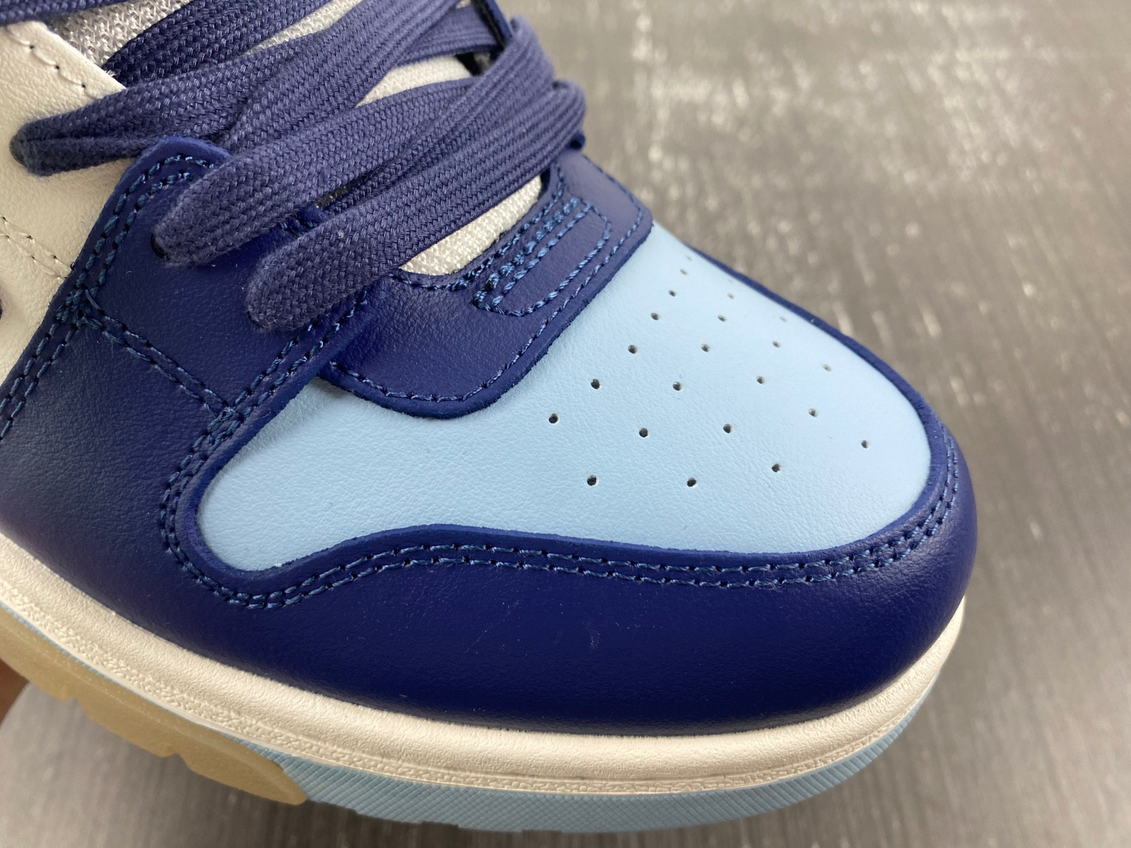 Off-White c/o Virgil Abloh