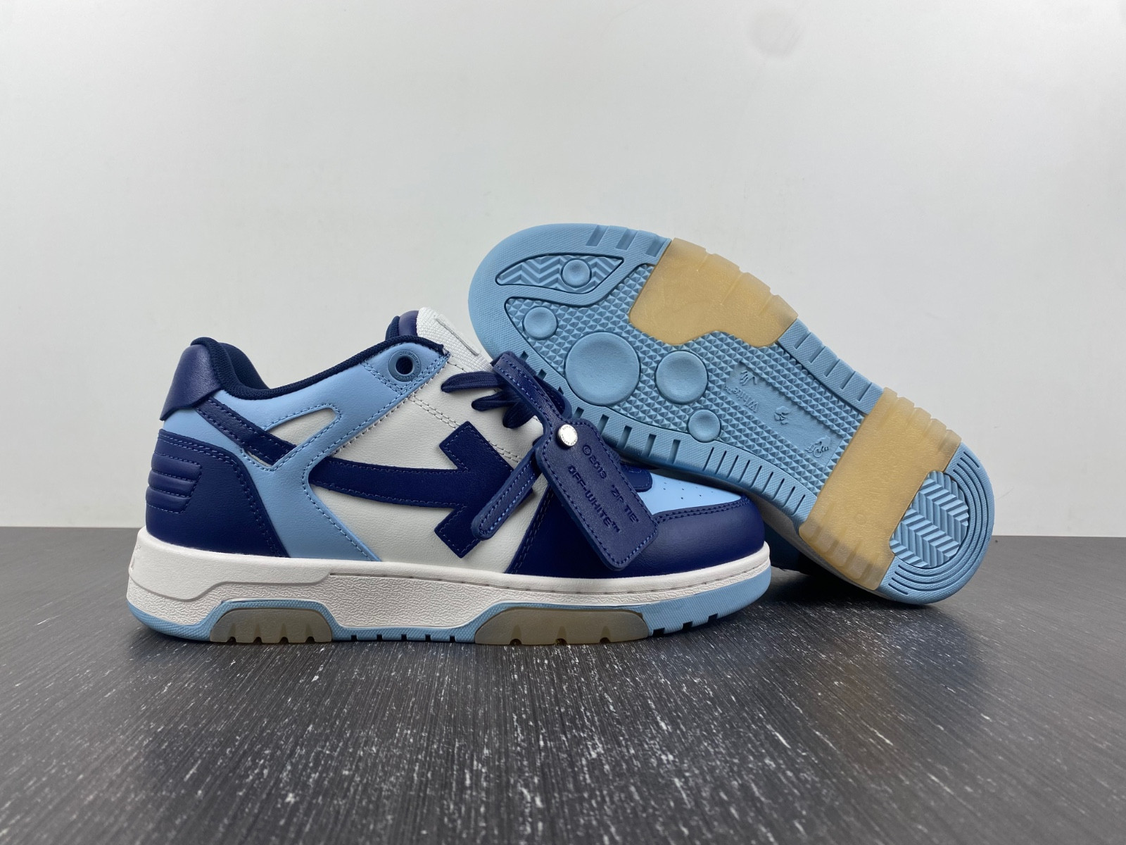 Off-White c/o Virgil Abloh