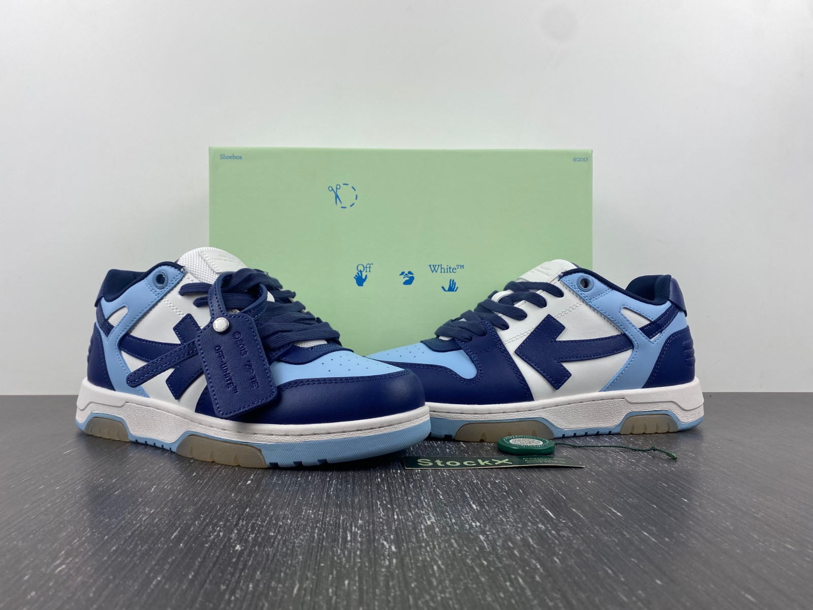 Off-White c/o Virgil Abloh