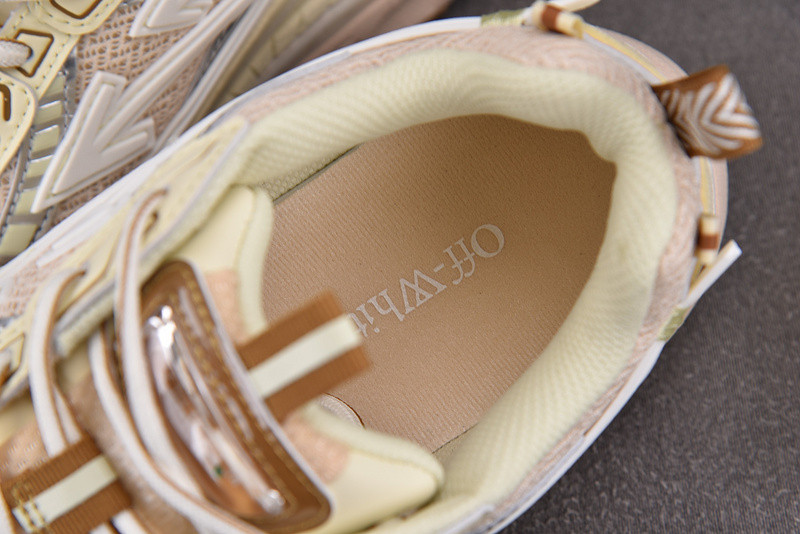 OFF-WHITE Be Right Back Soft Pink-Lg