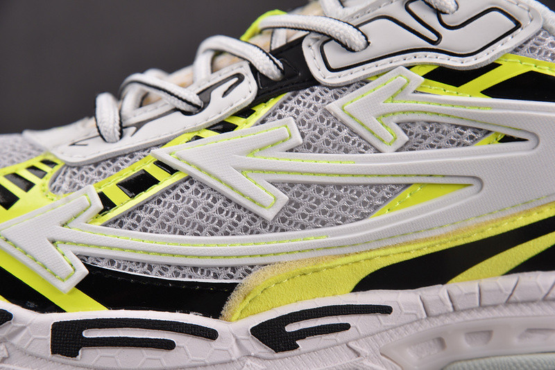 Off-White c/o Virgil Abloh