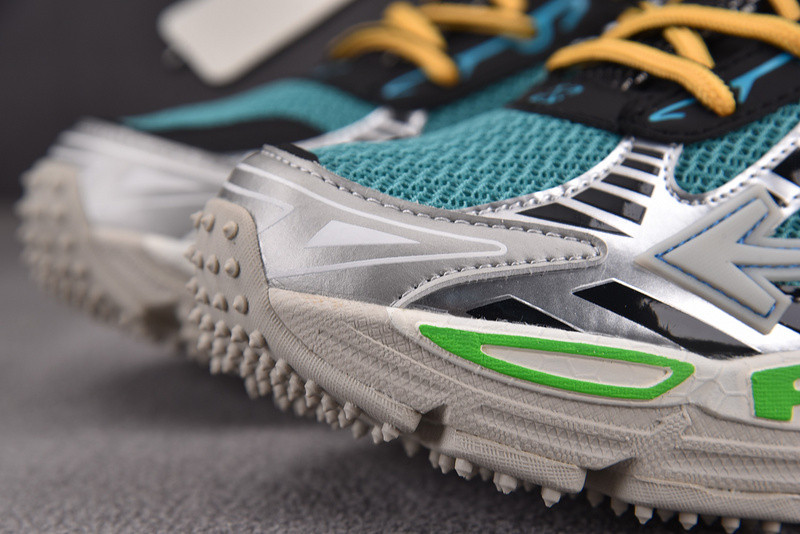 Off-White c/o Virgil Abloh