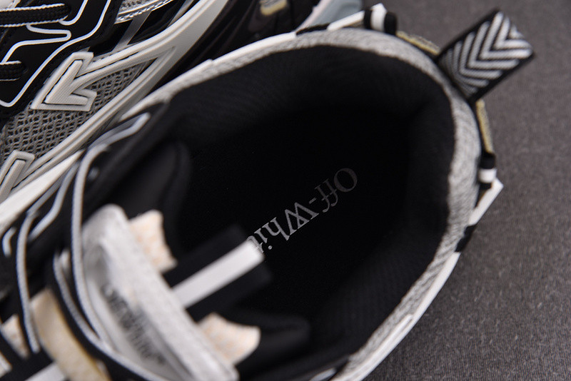 Off-White c/o Virgil Abloh