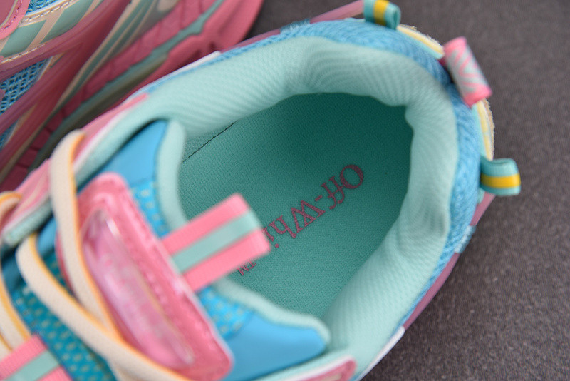 Off-White c/o Virgil Abloh