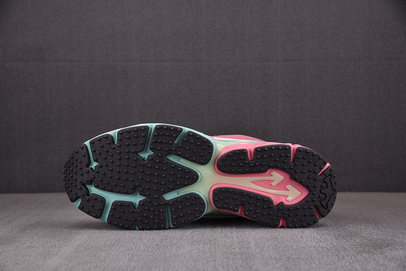 Off-White c/o Virgil Abloh