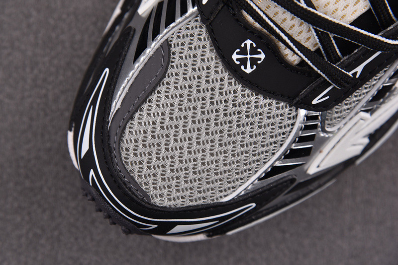 Off-White c/o Virgil Abloh