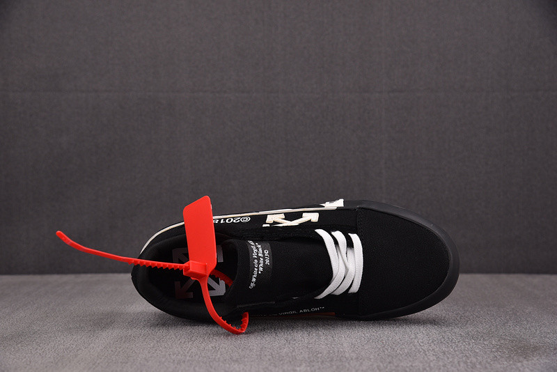 Off-White Vulc Low Top Black