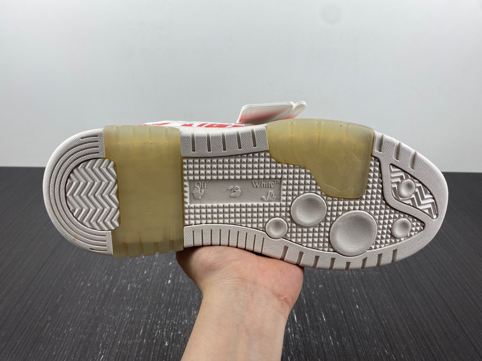 Off-White c/o Virgil Abloh