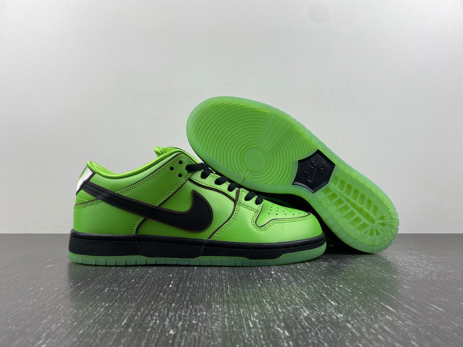 Powerpuff Girls Nike SB Dunk Low "Buttercup" FZ8319-300