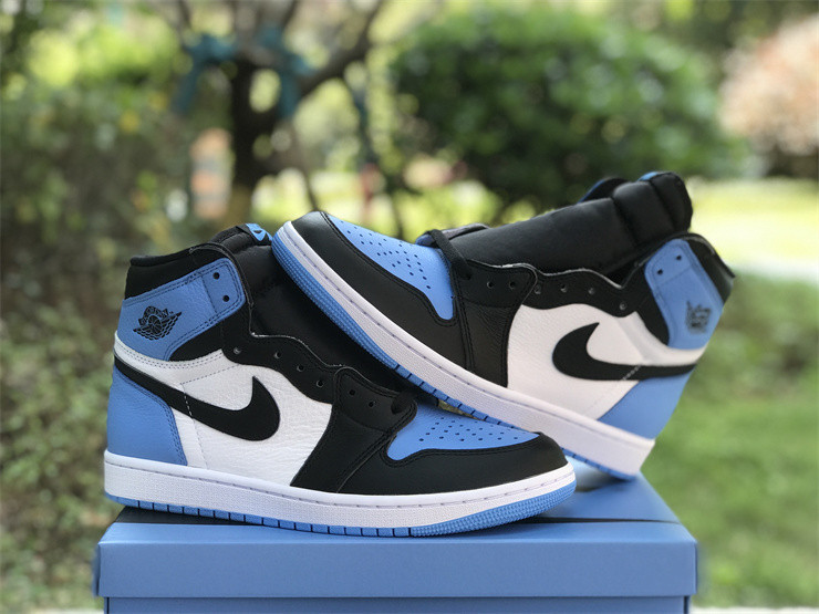 Air Jordan 1 High OG University Blue DZ5485-400
