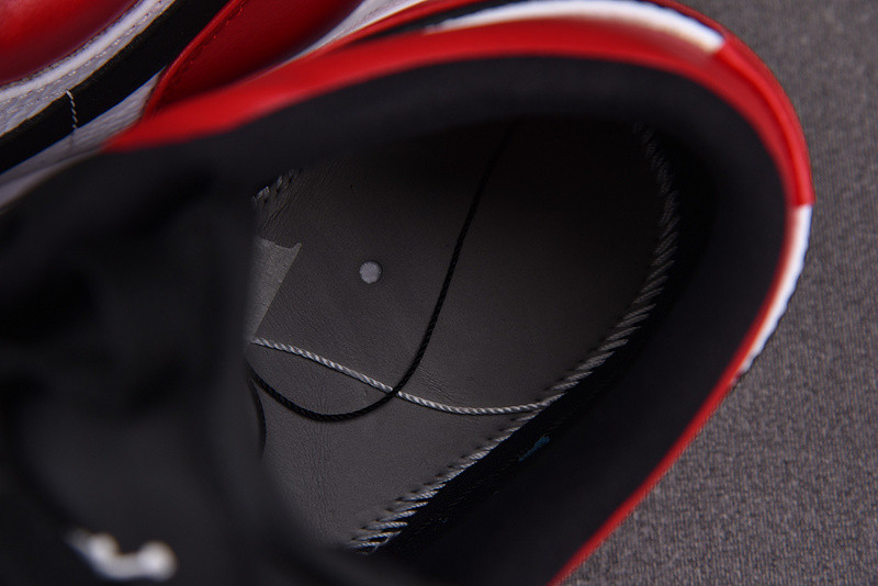 Air Jordan 1 Low“Black Toe” 553558-116