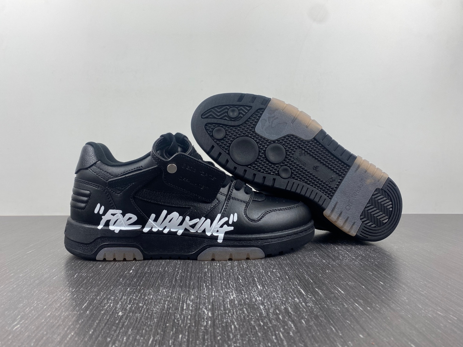 Off-White c/o Virgil Abloh