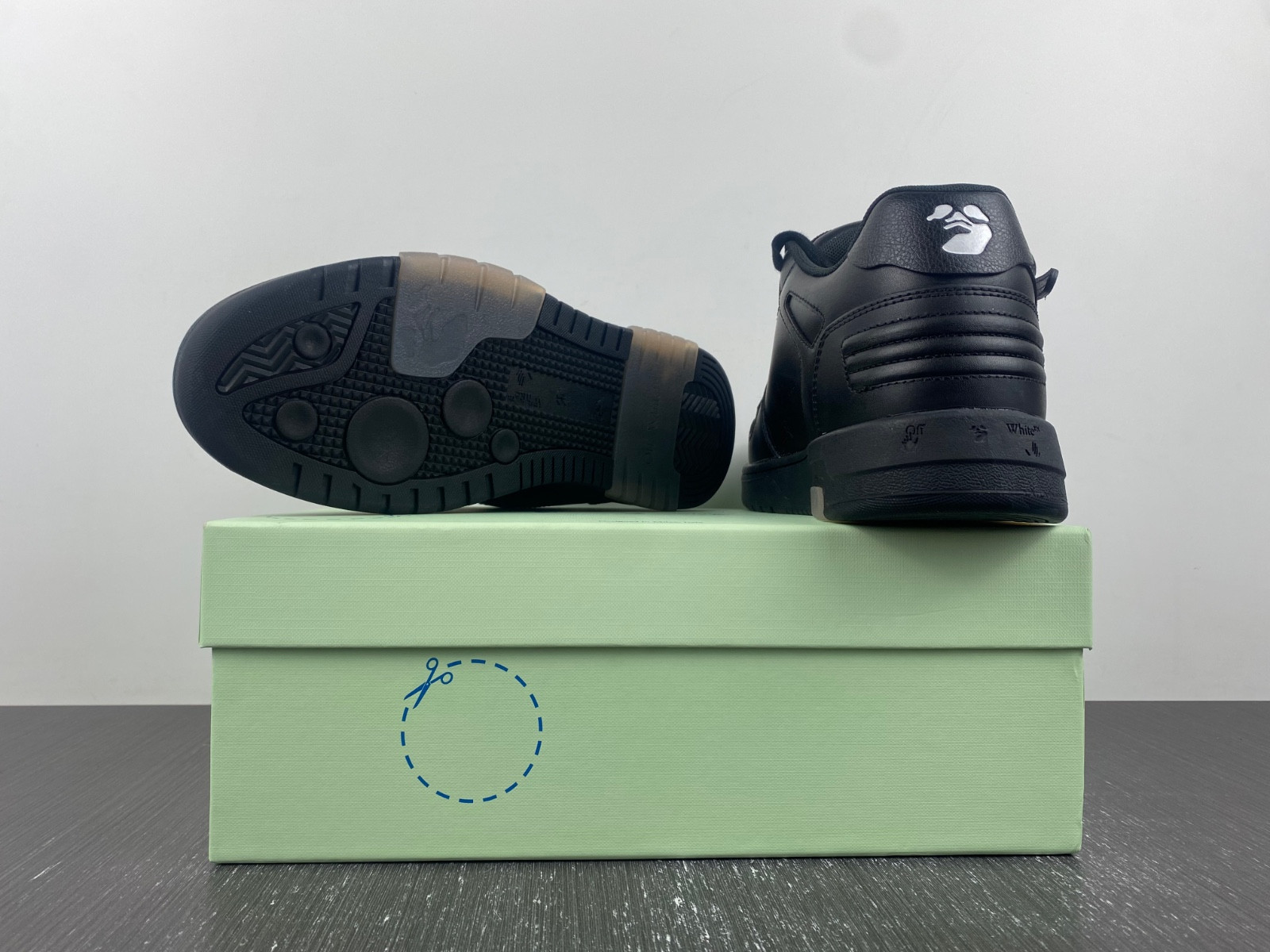 Off-White c/o Virgil Abloh