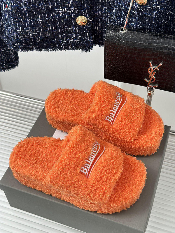 BALENCIAGA SLIDES