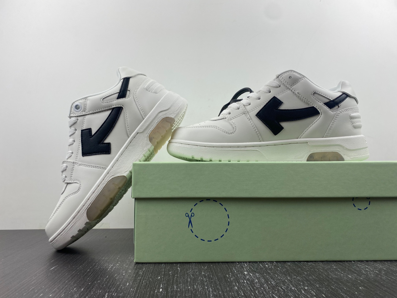 Off-White c/o Virgil Abloh