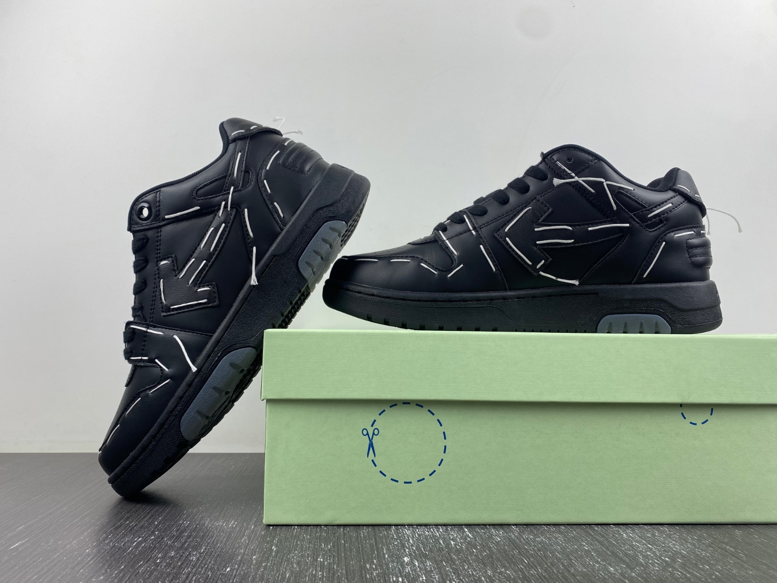 Off-White c/o Virgil Abloh