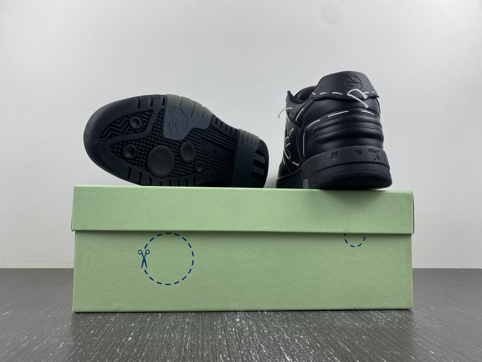 Off-White c/o Virgil Abloh