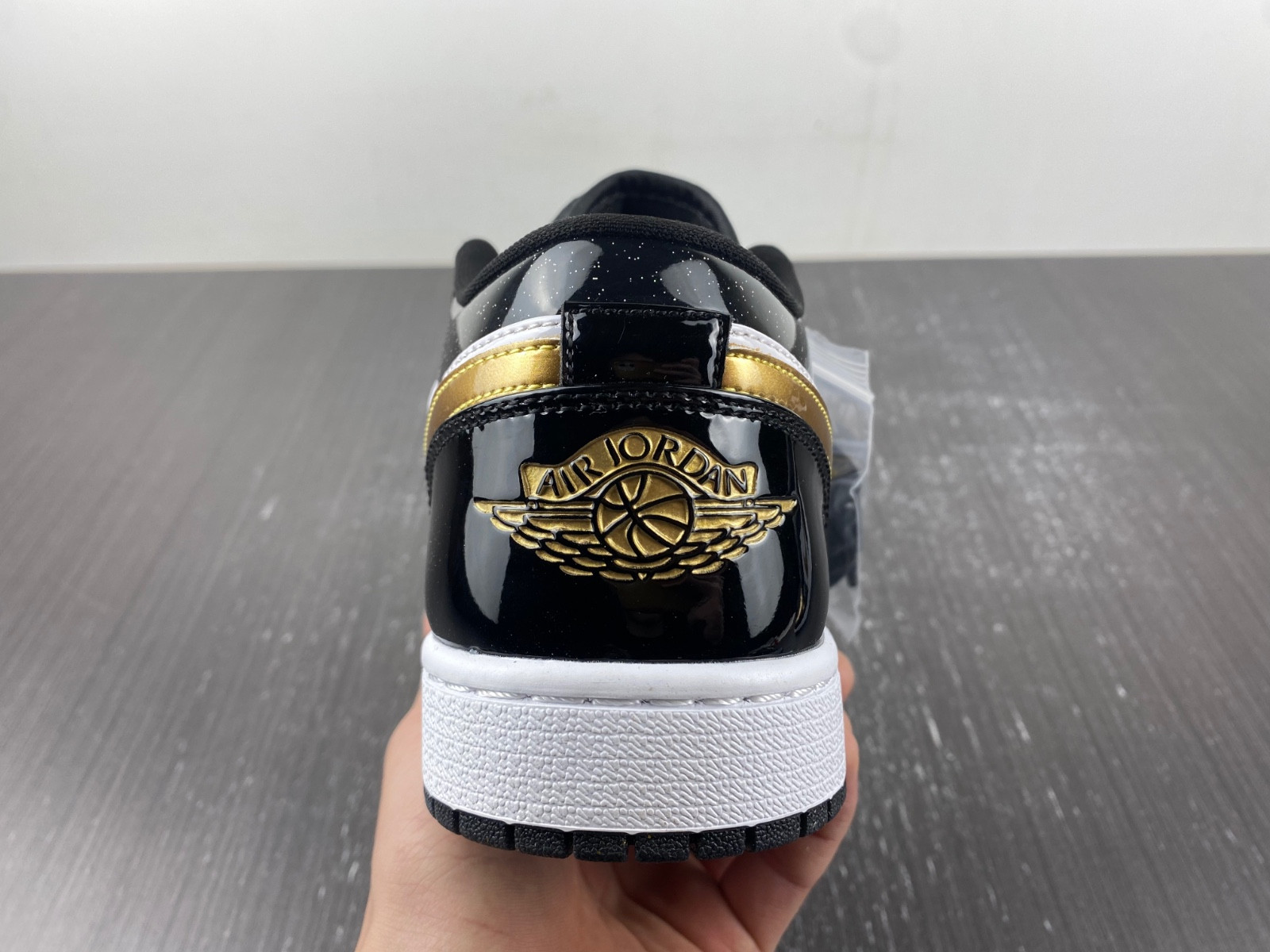 Jordan 1 Low SE Gold Toe (GS) - DR6970-071